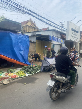 Phường Hòa Hiếu ra quân giải tỏa hành lang an toàn giao thông