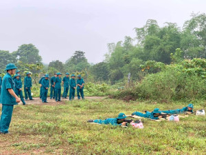 Chiến sỹ dân quân Hoà Hiếu: Vượt nắng thắng mưa, say sưa luyện tập