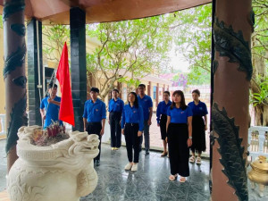 Đoàn thanh niên phường Hoà Hiếu tổ chức Lễ chào cờ đầu tháng 5/2024